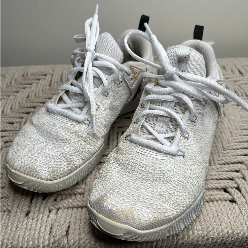 Nike: White Volleyball Sneakers